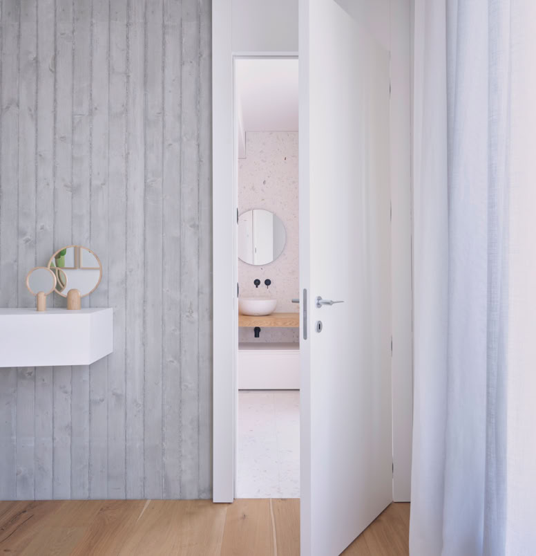 Quiet luxury bathroom inspiration from the Piave Villa designed by MIDE architetti.