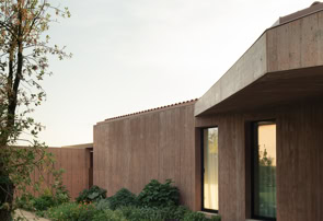 Entrance façade of luxury villa in Vigodarzere designed by MIDE architetti.