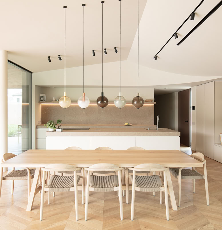 Open-plan kitchen of contemporary countryside villa designed by MIDE architetti.