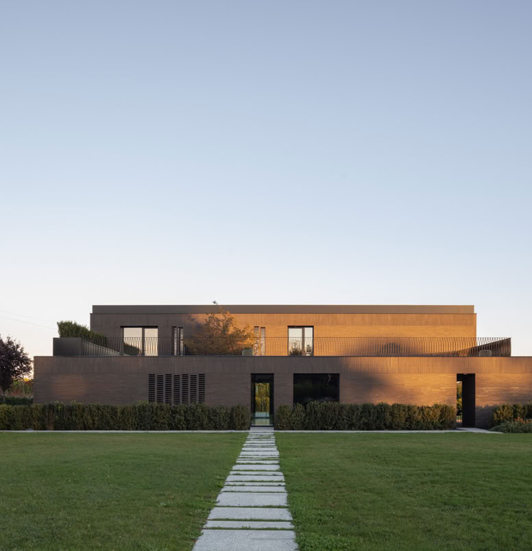 Progetto di una villa contemporanea disegnata da MIDE architetti nella cornice di un grande parco privato.