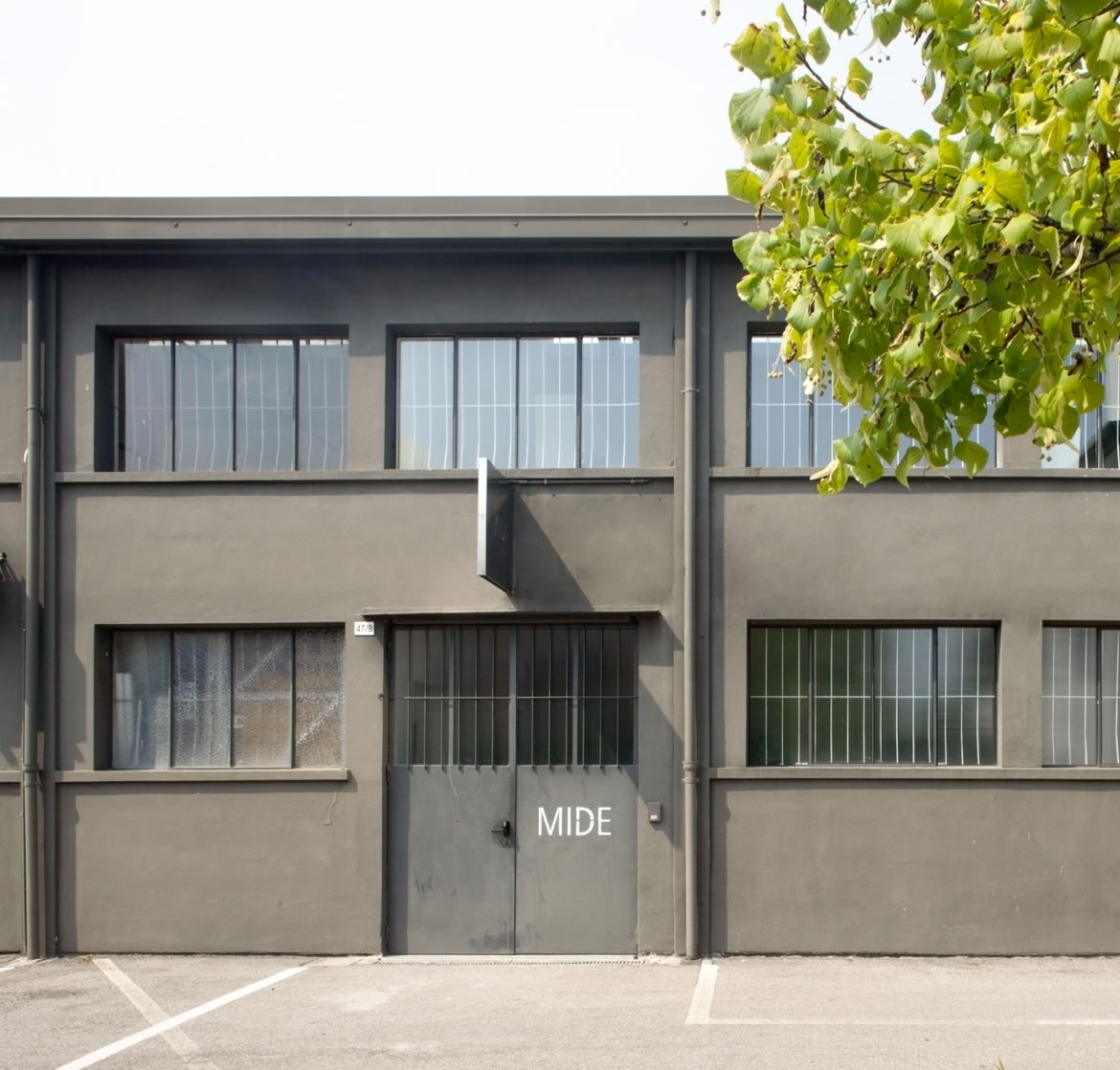 Our new headquarters is a former carpentry workshop, transformed into a contemporary space where ideas take shape.