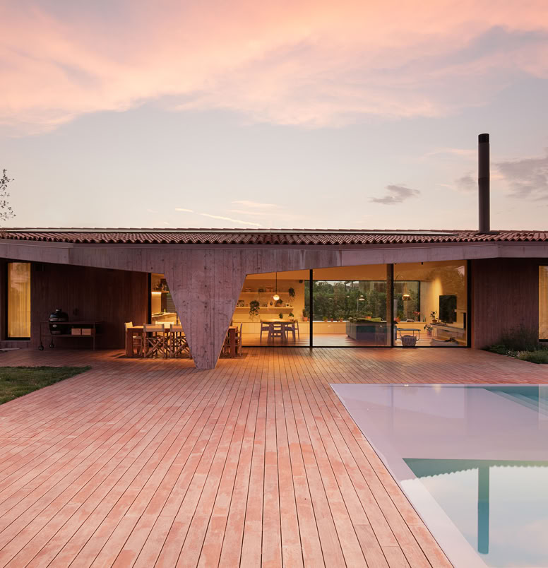 Minimalist single-level villa by MIDE architetti with panoramic glass, open-plan living spaces, and harmonious integration with the surrounding garden. 