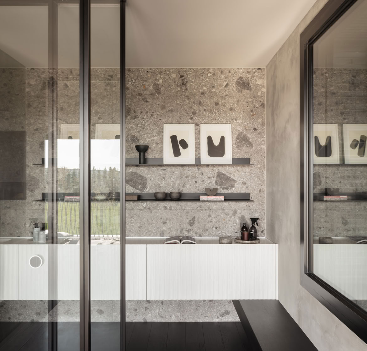 Contemporary bathroom connected to the master bedroom of the brick villa designed by MIDE architetti.