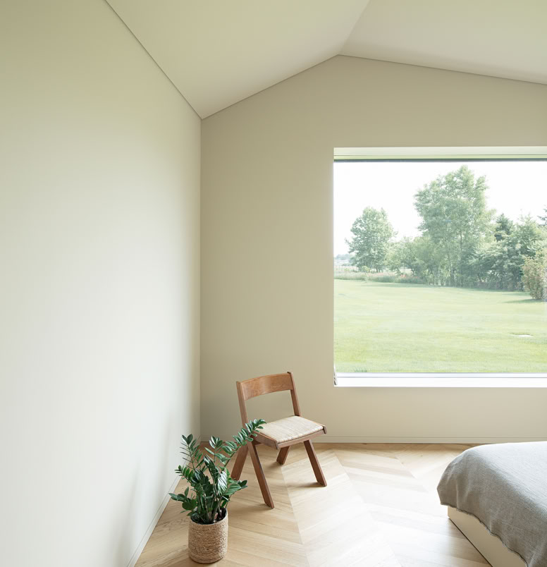 Master suite with high-end finishes and private outlook, ensuring maximum comfort and privacy in a luxury villa.