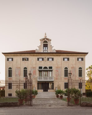 Articolo di Living Corriere con il progetto di MIDE architetti: Attico di Villa Soranzo.